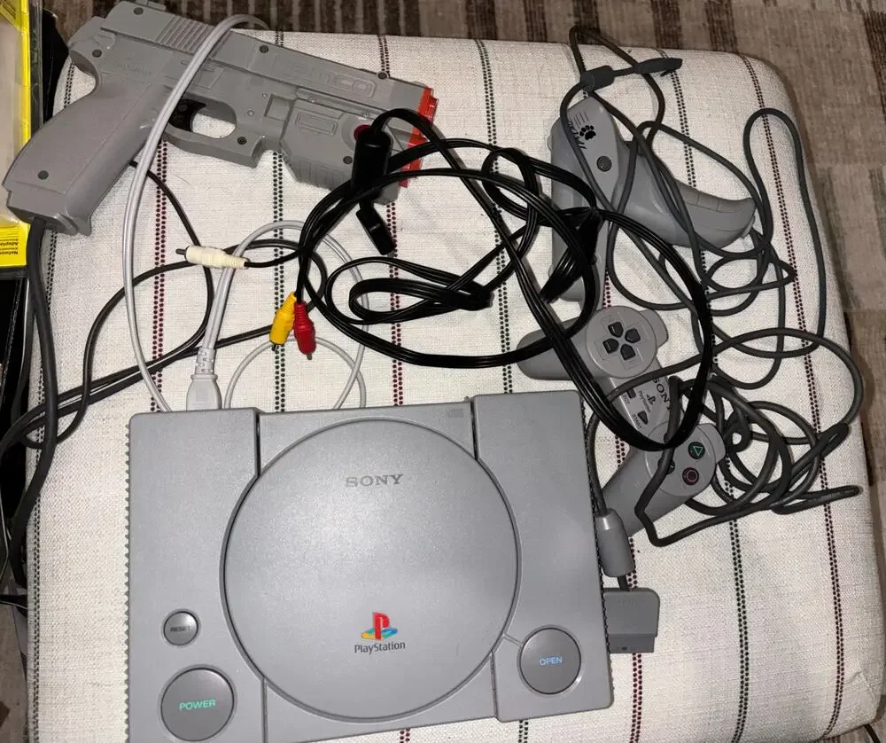 Sony PlayStation 1 Launch Edition Home Console with controller & Namco Guncon